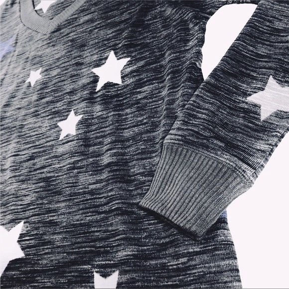 Secret Treasures 📌small dark grey NWOT sweater multicolor stars thin super soft - Picture 7 of 10